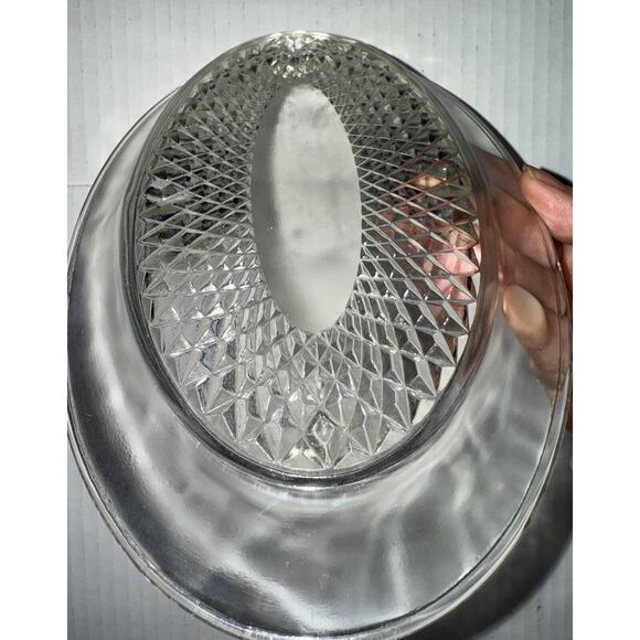 Indiana Glass Diamond Point Oval Butter Dish with Lid 9" x 6" x 5.5" CHIP ON LID - Picture 4 of 7